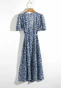 Elegantiškas rudenį stilingas reformacijos midi suknelė mėlynos spalvos trumpomis rankovėmis, subtilus 