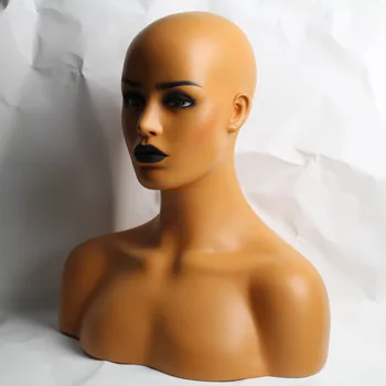 Juodos Spalvos Lūpų Dažai, Langai Su Stiklo Moterų Manekeno Galva, Krūtinė, Už Perukai