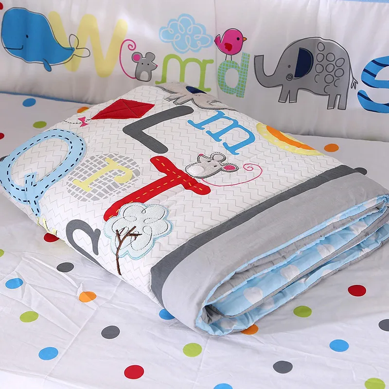 7PCS Kūdikių patalynės komplektas anglų kalbos abėcėlę Kūdikių bamperis lovelę patalynės komplektas Lovelę Apsaugoti rinkinys de berço(4bumper+antklode+lova padengti+lova sijonas)