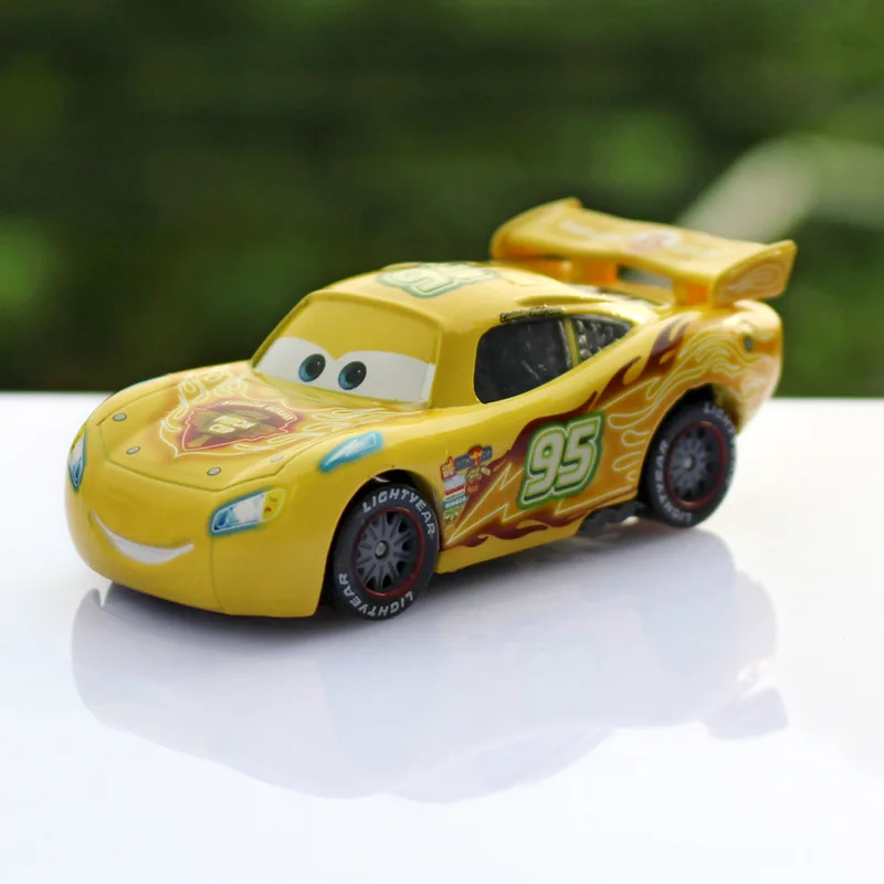 Disney Pixar Cars 2 Nr. 95 geltonai šviečia Žaibas Mcqueen Modelis Metalo Diecast lydinio Žaislas Automobilio modelį vaikams 1:55 Markės žaislas