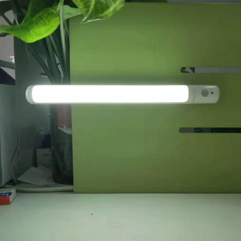 2VNT LED Kabinetas šviesos Lempos Belaidis PIR Judesio Jutiklis USB apmokestinimo Uosto šviesos Spinta Laiptų Spinta Lovos Pusėje nakties Šviesos
