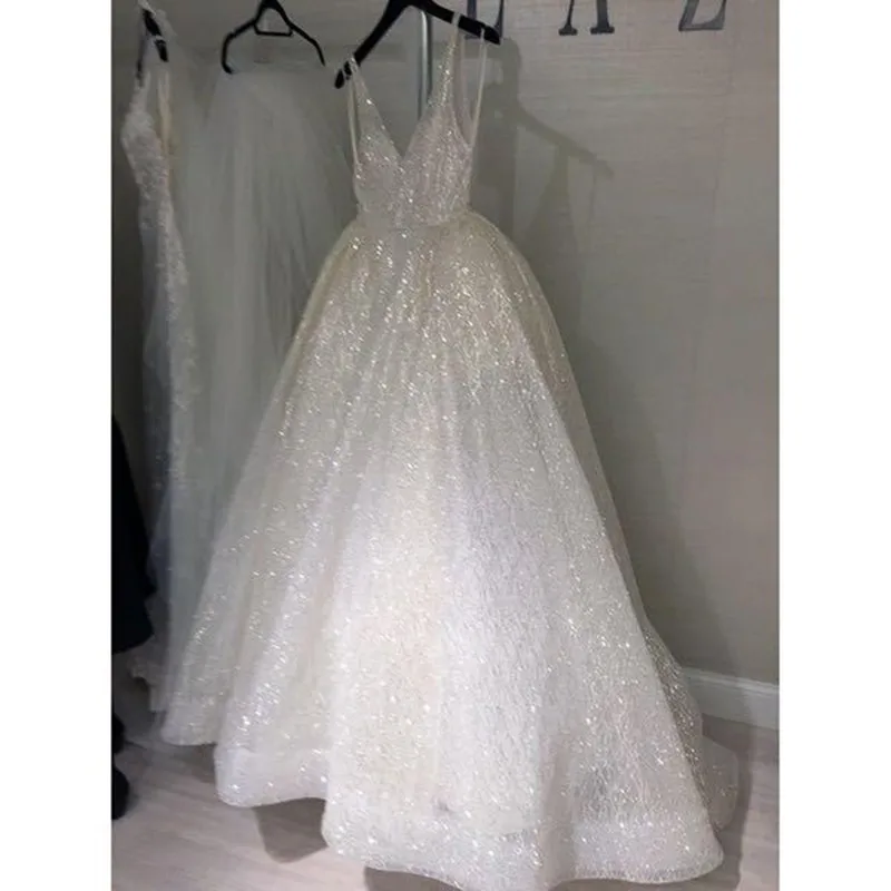 Karšto stilius v-kaklo plikas nugaros vaiskiai balta vestuvinė suknelė