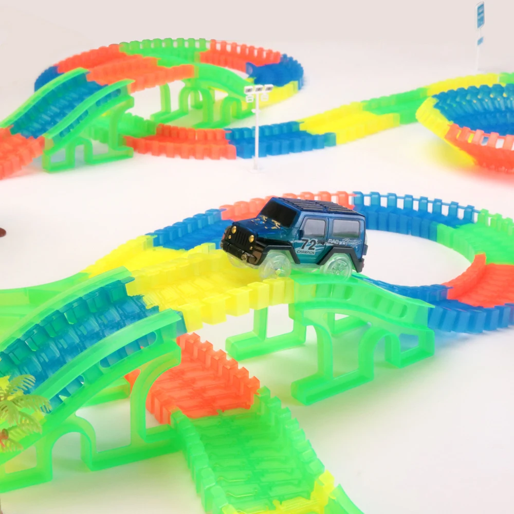 Geležinkelio Stebuklinga Žėrintis Lankstūs Kelio Automobiliu Žaislai Vaikams Lenktynių Lenkimo bėgiais, Led Elektroniniai Flash Light Car 