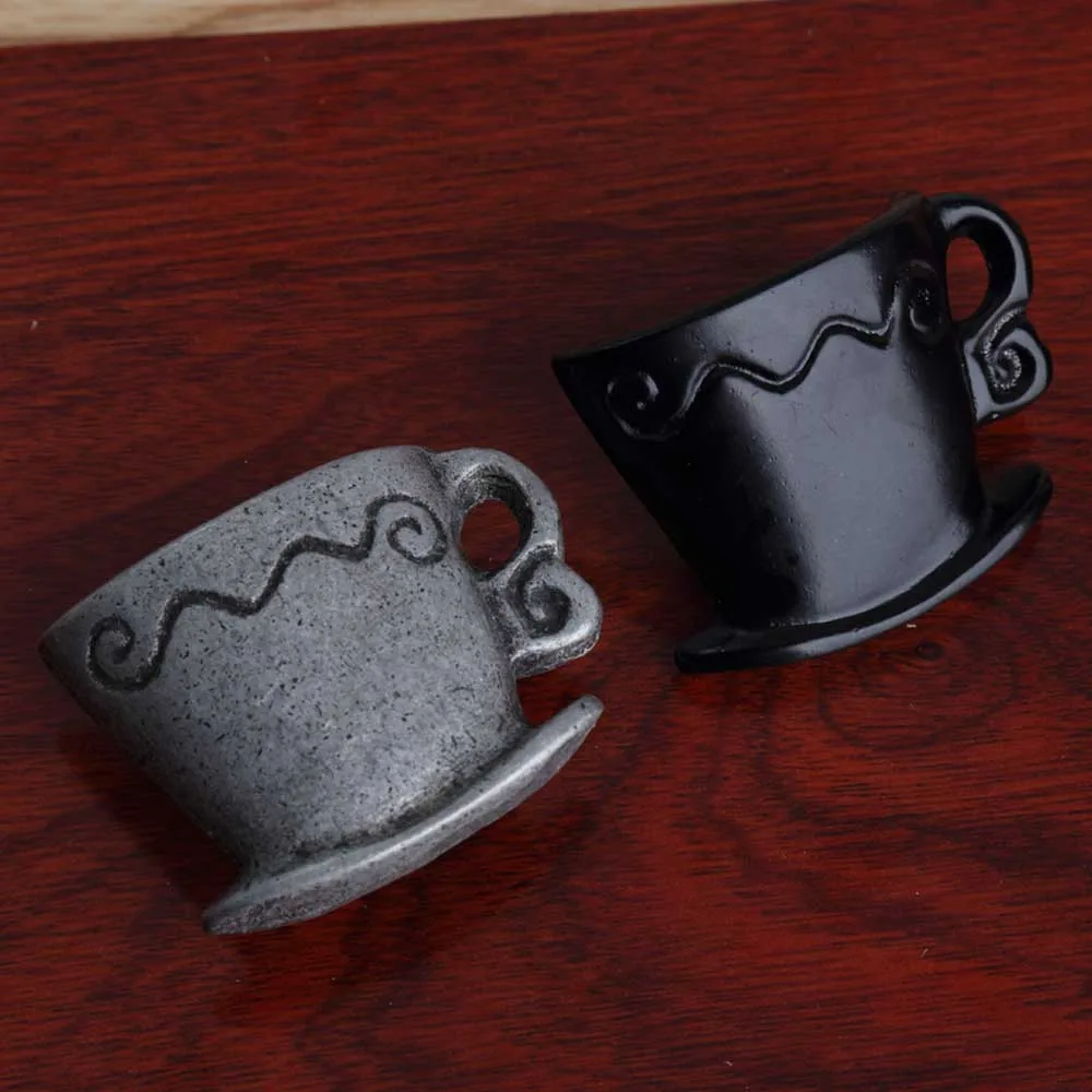 Derliaus kūrybos kavos puodelį, stalčių spintelės rankenos išsitraukia retro juoda odininkas durų rankenėlės rankenėles, antikvariniai sidabro baldų rankenėlės