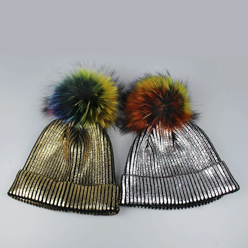 Įdegio aukso ir sidabro, su dangteliais spalvinga meškėnas kailių pompon skrybėlę moterų žiemos mezgimo šiltos kepurės moterų skullies beanies
