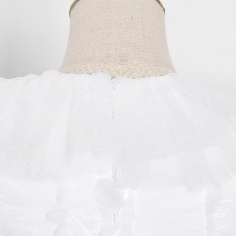 TWOTWINSTYLE Elegantiškas Kratinys Plunksnos Mini Suknelė Moterų V-Kaklo, ilgomis Rankovėmis Aukštos Juosmens Nereguliarus Hem Baltos Suknelės Moteris