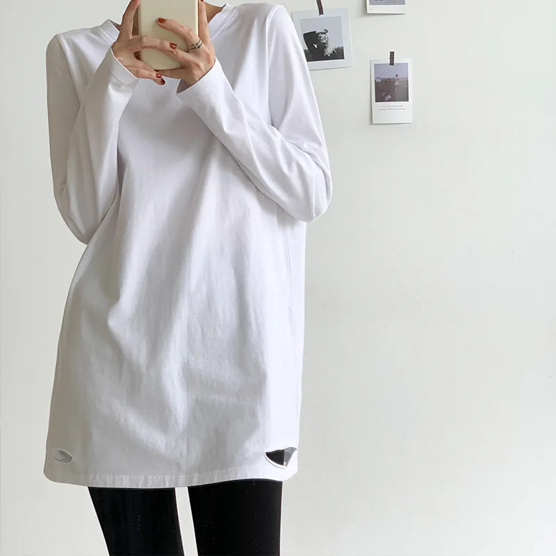 Moterų korėjos stiliaus moterų ilgas rankovėmis marškinėliai su skylėmis ir baltos spalvos vidutinio ilgio bazės marškinėliai, pavasarį ir rudenį, 2020 m.