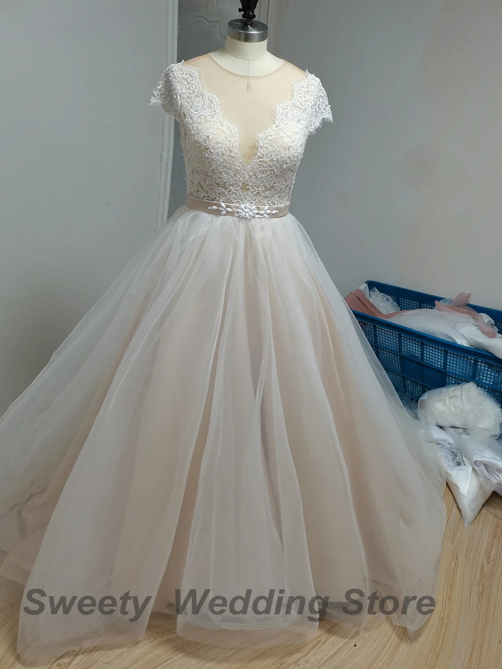 Elegantiškas Nėrinių Vestuvių Suknelė, Vestidos de novia 2020 Linijos Nuotakos Suknelė su V-Kaklo trumpomis Rankovėmis Aplikacijos Tiulio Vestuvių Suknelės