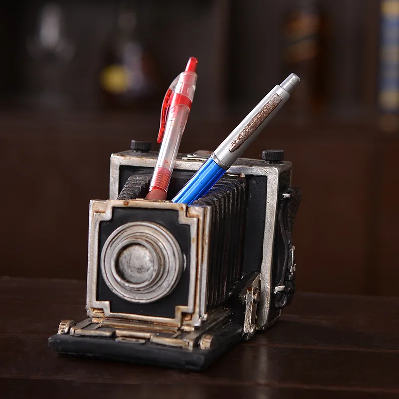 Vintage retro sena kamera, rašiklio laikiklis baro vitrinos restoranas antikvariniai apdaila patalpoje namų reikmenys dervos amatų dovanos