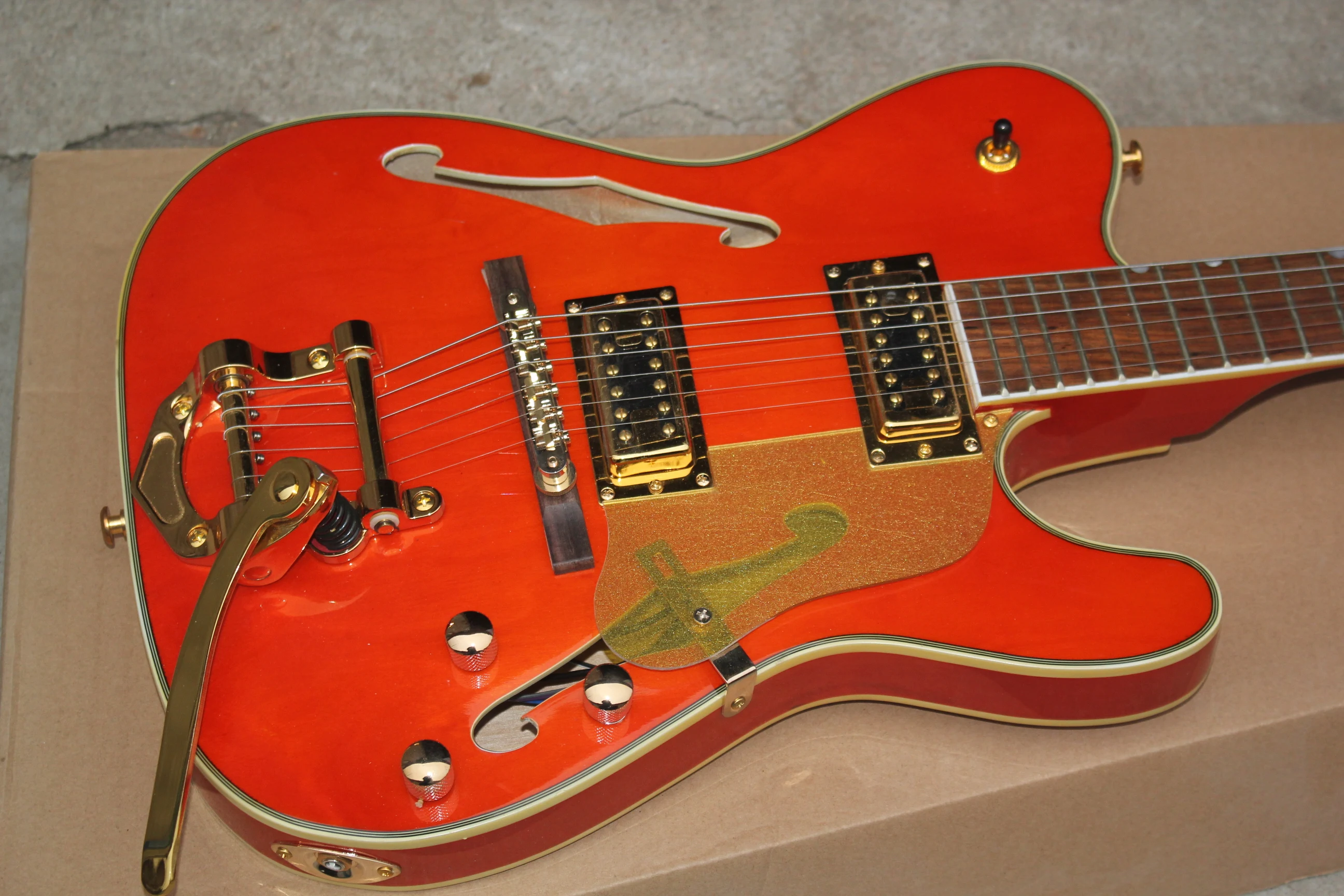 Custom shop custom elektrine gitara, nauja 2020 m., raudonmedžio viršuje, aukso aparatūros, logotipą, pasirinktą spalvą, nemokamas pristatymas