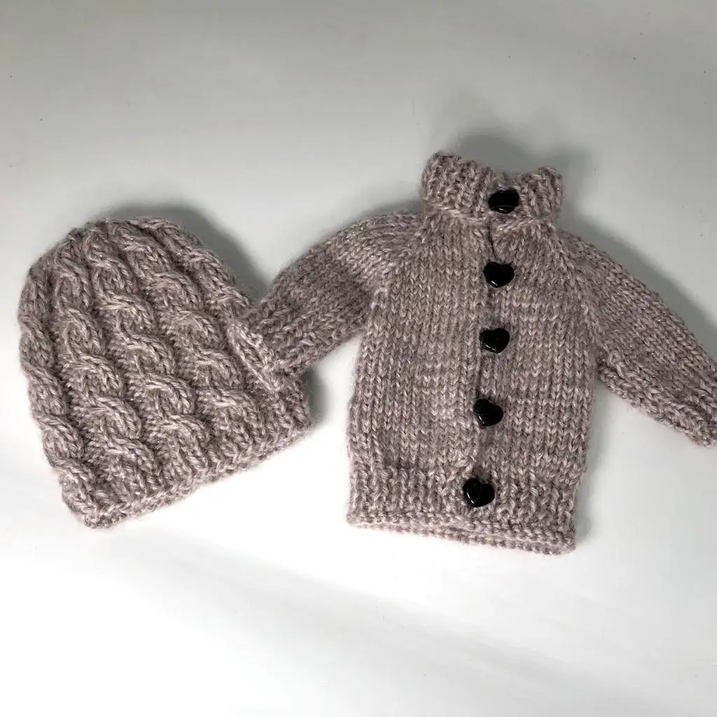 Drabužių lėlės Paola Reina nustatyti skrybėlę megztinis