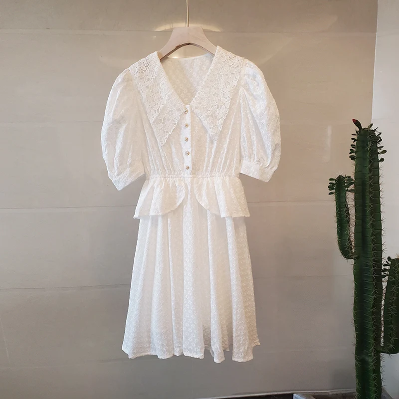 2020 m. Vasarą prancūzijos Šviesą Lace V-neck Tuščiaviduriai Iš Siuvinėjimas Medvilnės Suknelė, Elegantiškas, Aukštos Kokybės Perlų Mygtukai Moterų Vintage Suknelė