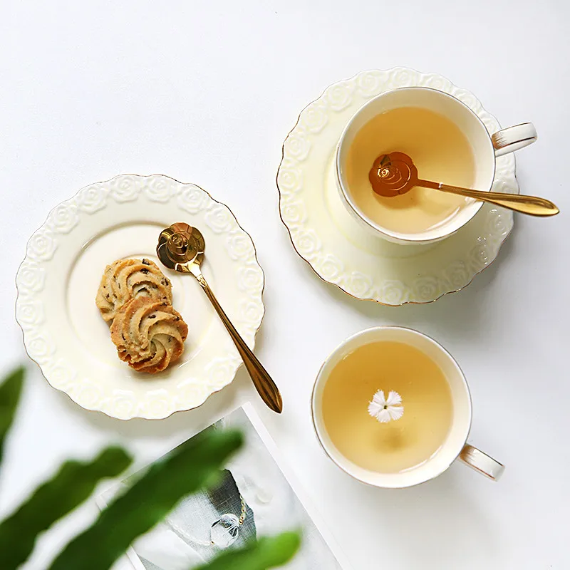 Europos Porceliano Arbatinukas Ir Puodelis Nustatyti Iškilumo Rose Gold Kavos Puodeliai Su Plokšte Šaukštas Ketaus Rėmo Popietę Arbatinukas Keramikos Namuose