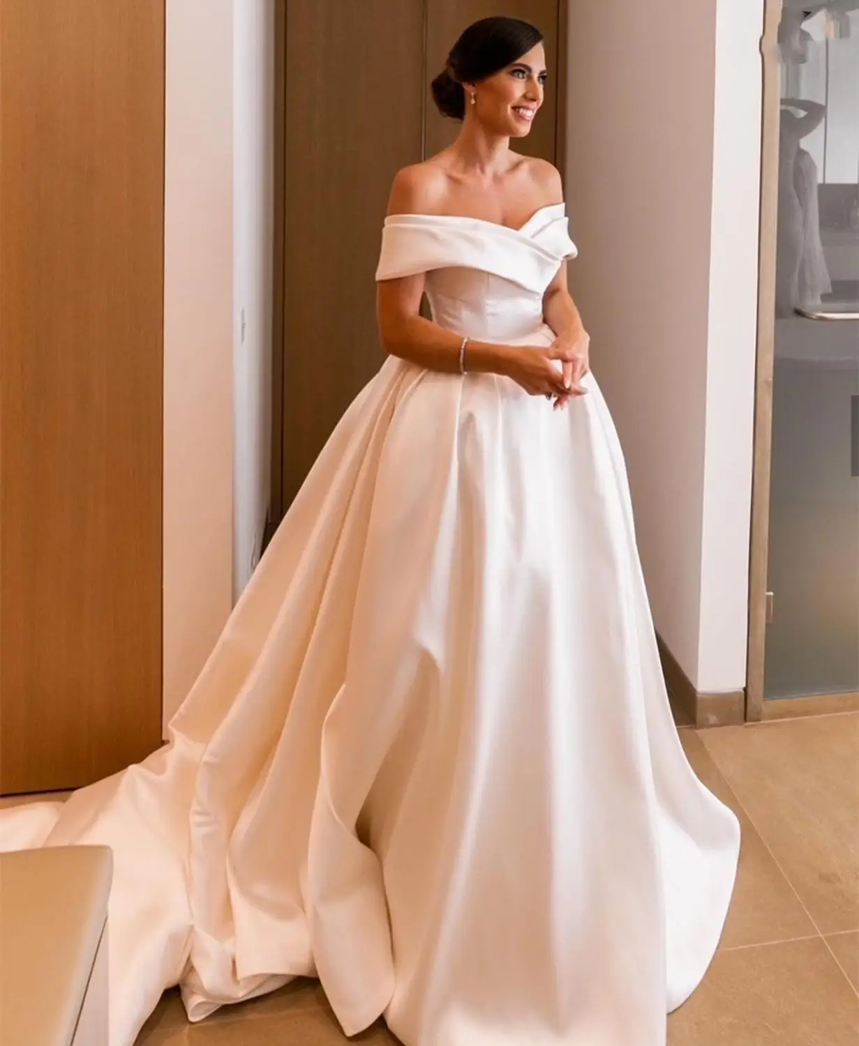 2021 Elegantiškas Satino Vestuvių Suknelė Off Peties Valymo Traukinio Grindų Ilgis Aukštos Kokybės Moterų Nuotakos Suknelė Shinny Princesė Chalatas De
